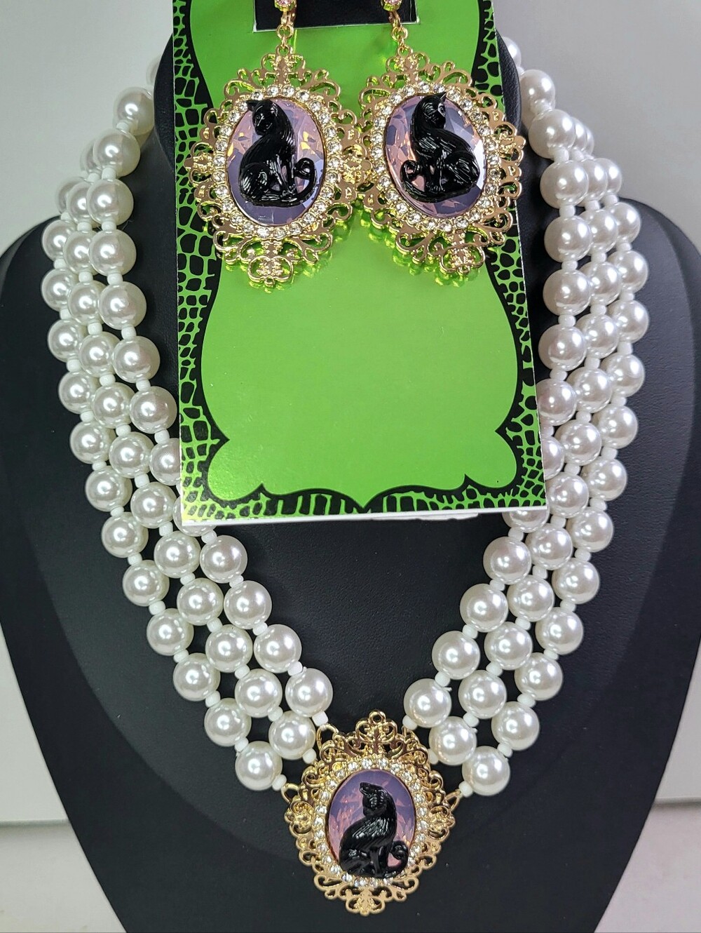 Betsey Johnson Black Cat Cameo Statement Necklace With Faux Pearls And Earrings